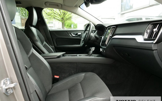Volvo V60 cena 114900 przebieg: 121660, rok produkcji 2019 z Pilawa małe 596